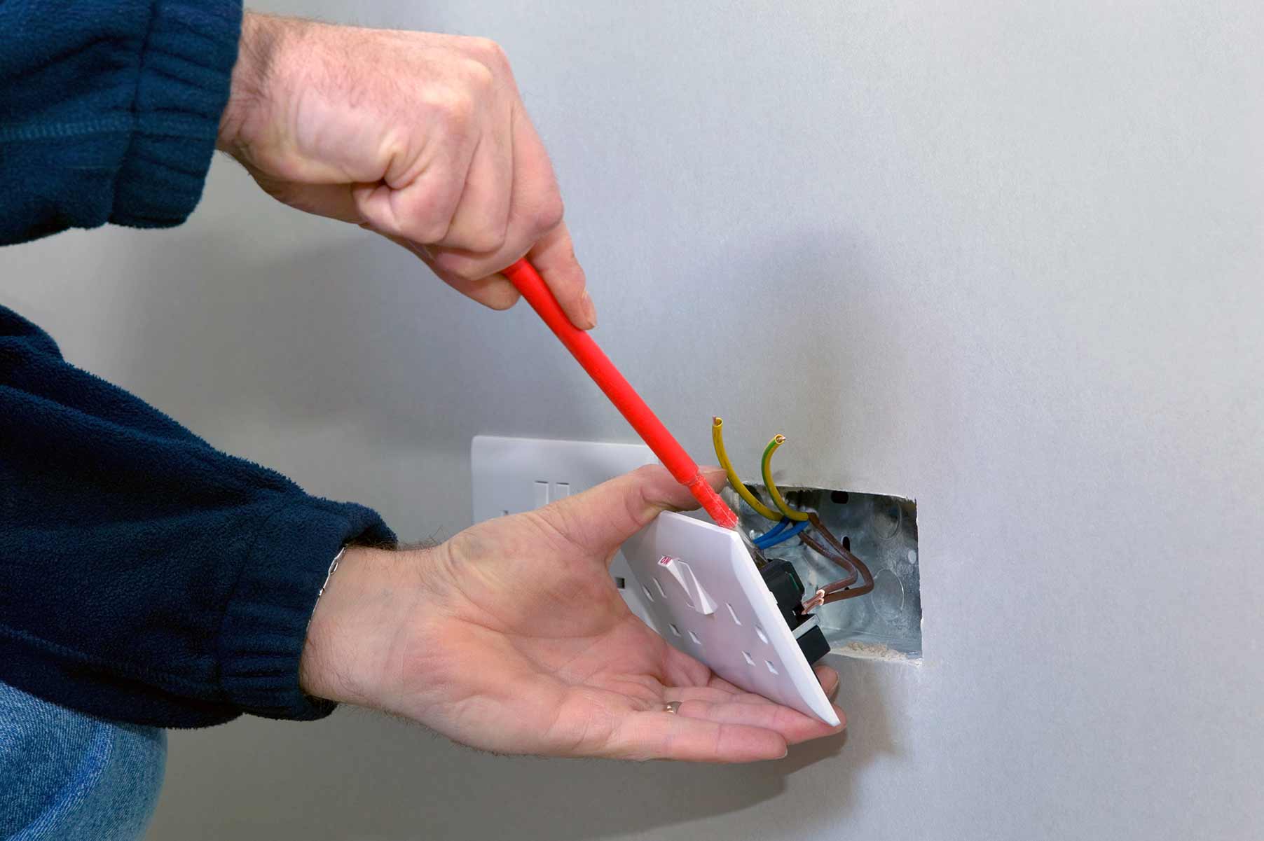 Our electricians can install plug sockets for domestic and commercial proeprties in North Ockendon and the local area. 
